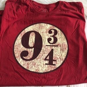 Harry Potter Hogwarts Express tee size small EUC